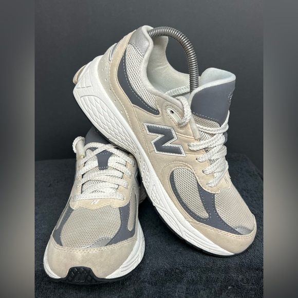 New Balance 2002R GS Sneakers GC2002FA Sandstone Magnet Size 6.5Y / Women 8 - Picture 4 of 9